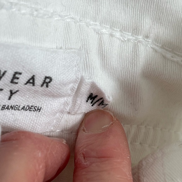 5/20$ White mini shorts Overalls size medium - Picture 7 of 7